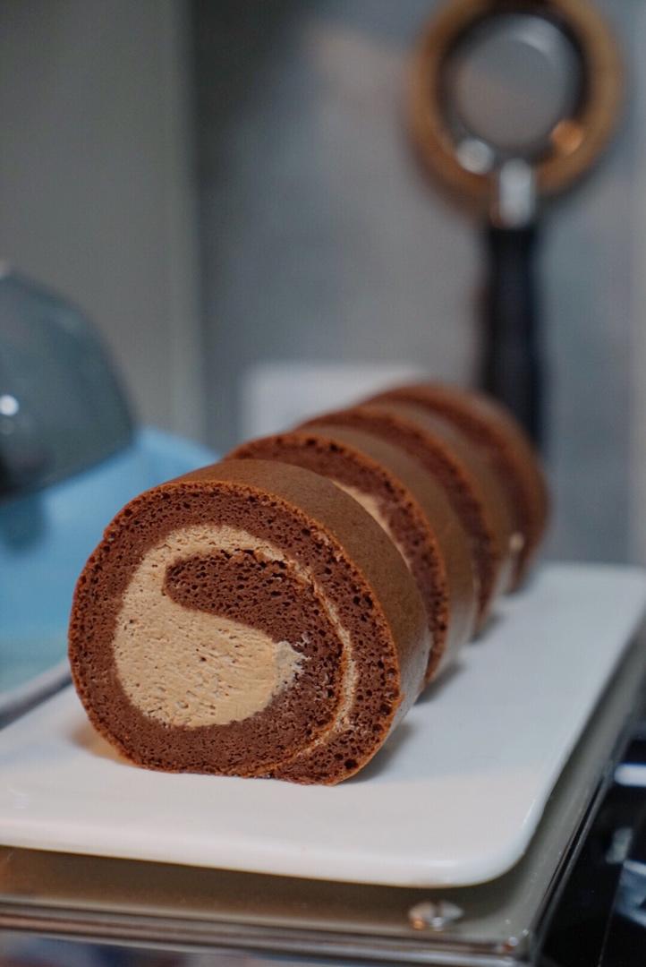 烟影斜阳做的巧克力蛋糕卷(咖啡奶油馅儿)