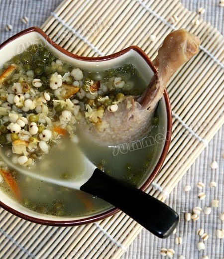 绿豆薏仁鸭汤的做法