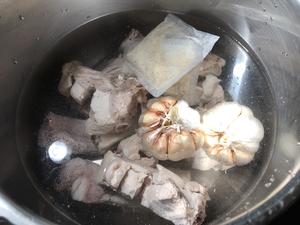 堂妈小厨——新加坡肉骨茶的做法 步骤8