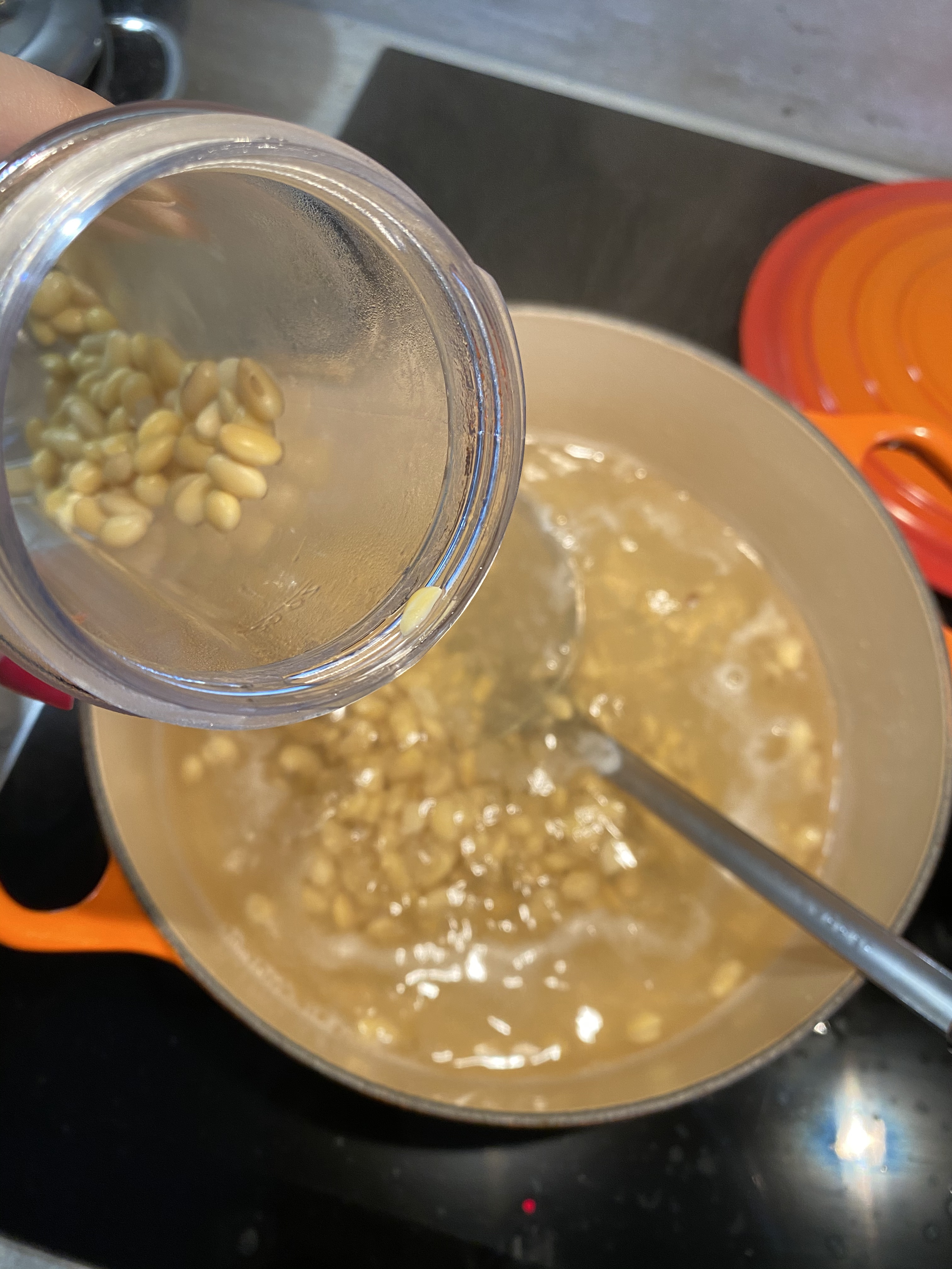 在没有豆浆机的情况下如何给自己煮一锅暖心暖胃的甜豆浆的做法 步骤2