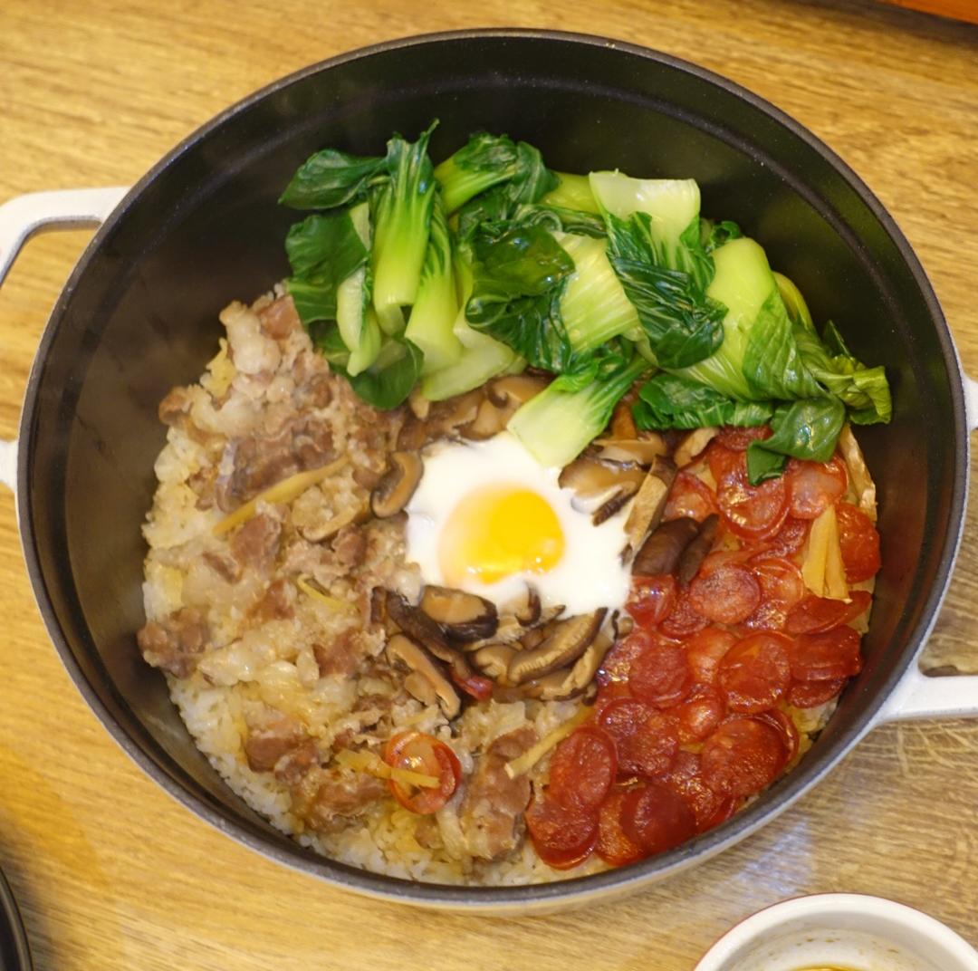 牛肉腊肠双拼煲仔饭铸铁锅版