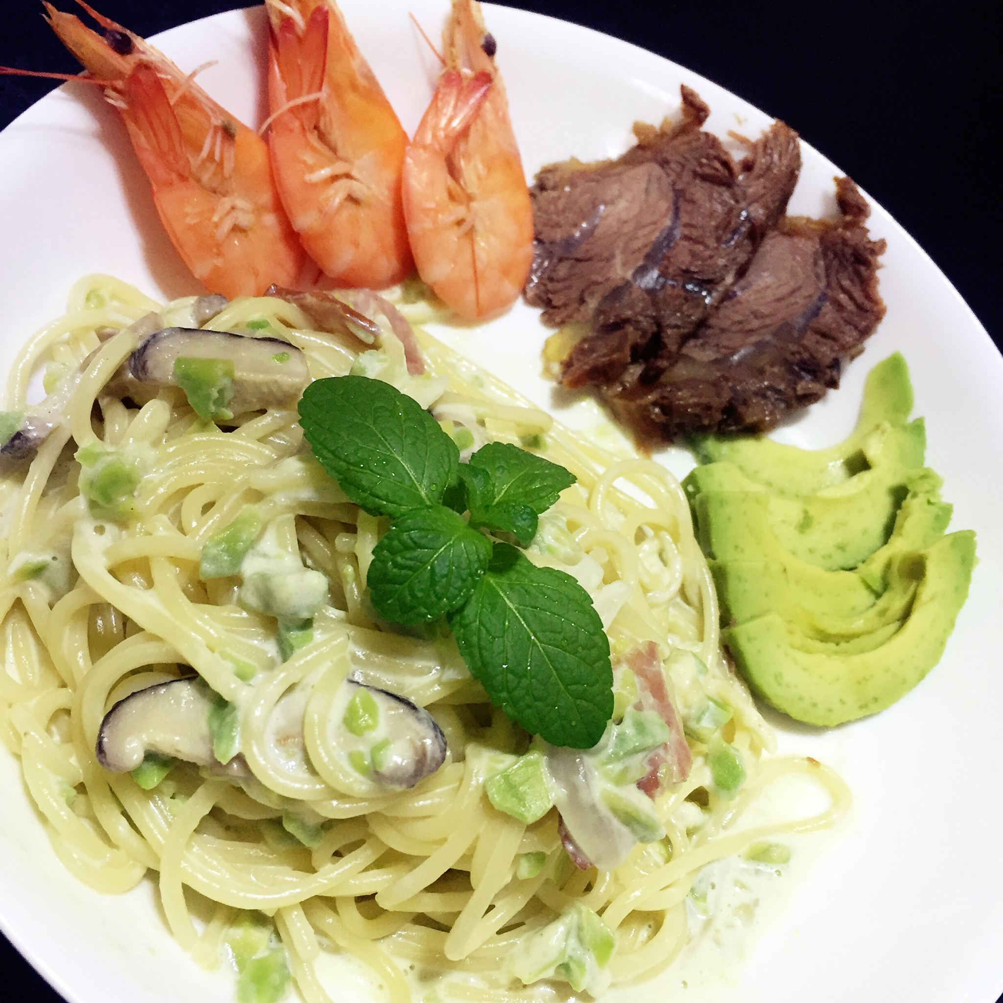 小清新牛油果火腿意面