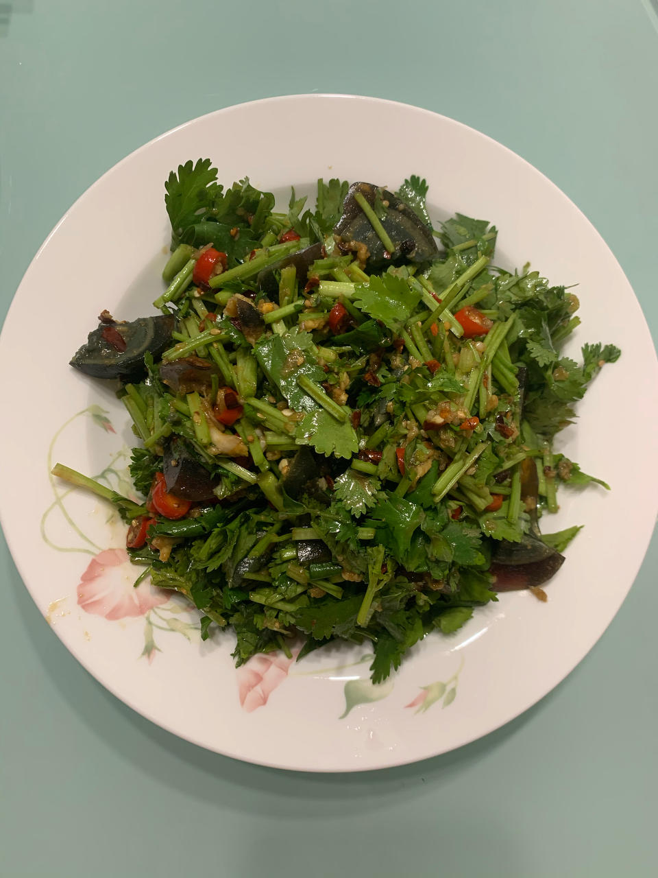 皮蛋的神仙吃法❗️好吃到爆的香菜拌皮蛋