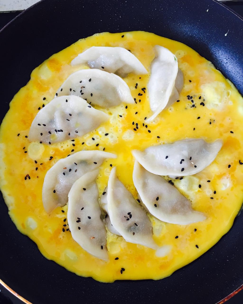 鸡蛋生煎饺子