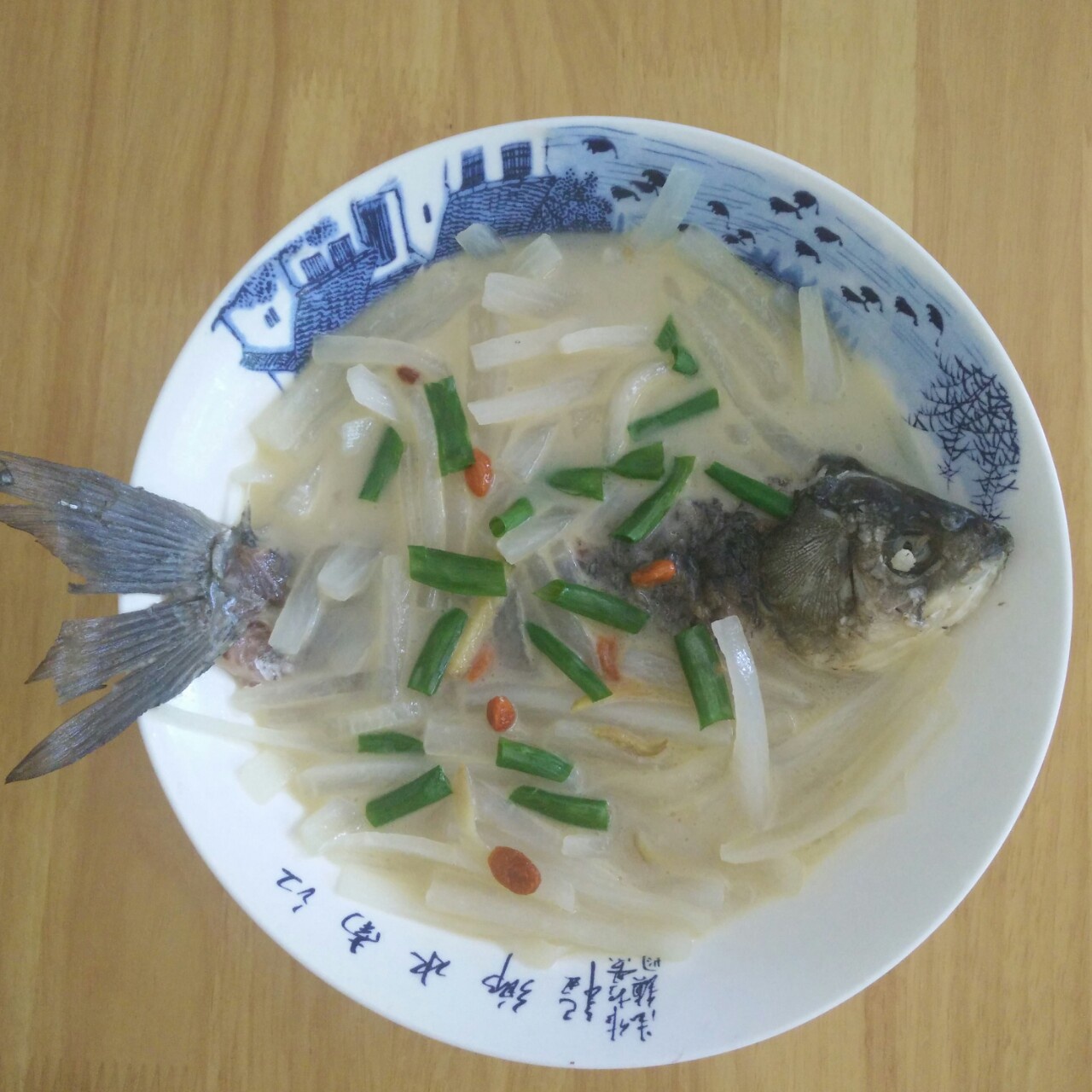 萝卜丝鲫鱼汤