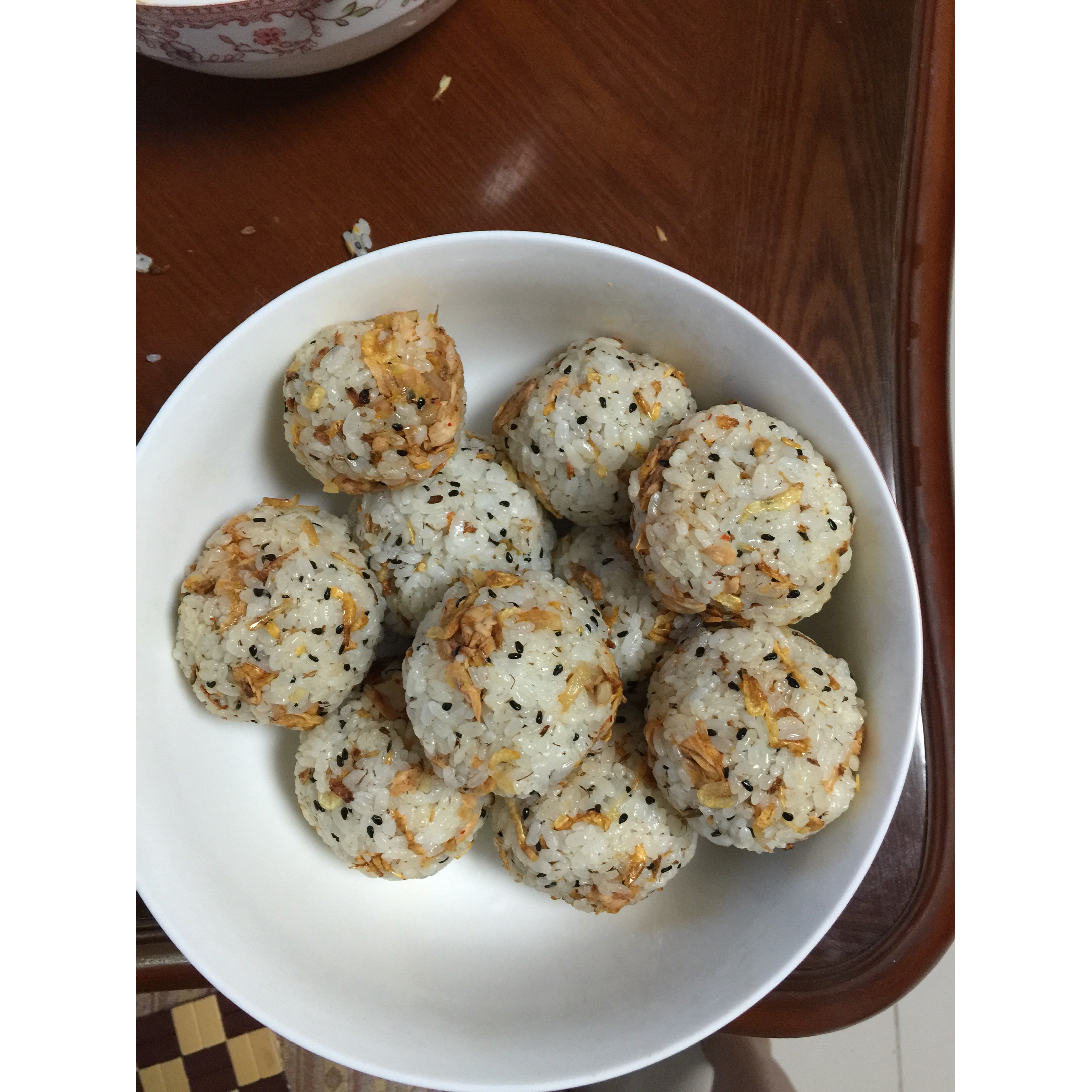 泡菜金枪鱼饭团