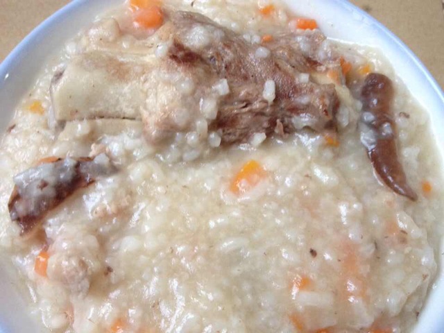 a-ting做的筒骨粥