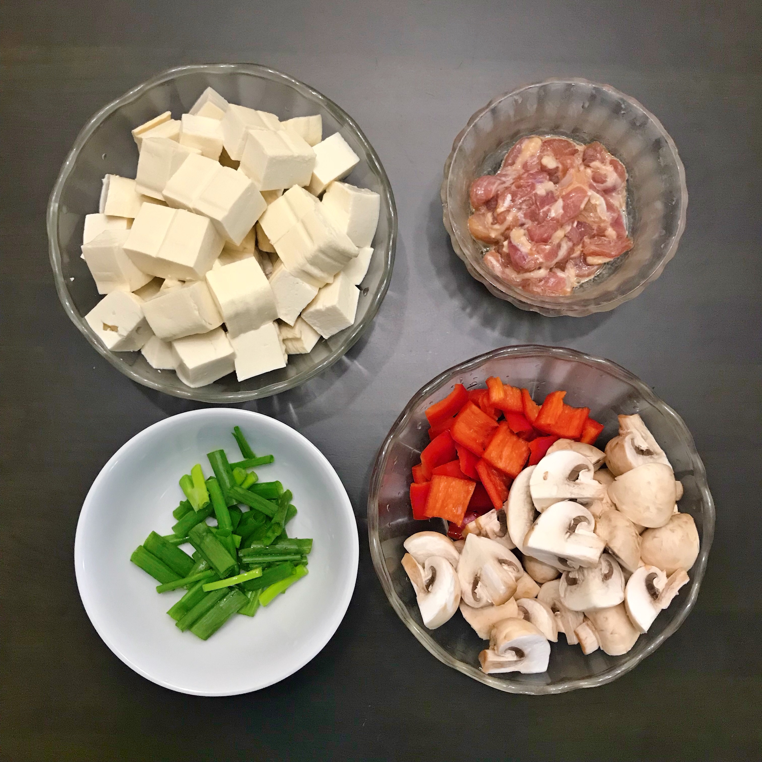 口蘑红烧豆腐的做法 步骤1