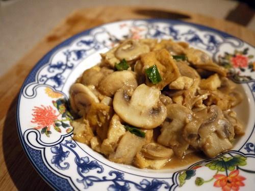 蚝油蘑菇油豆腐的做法