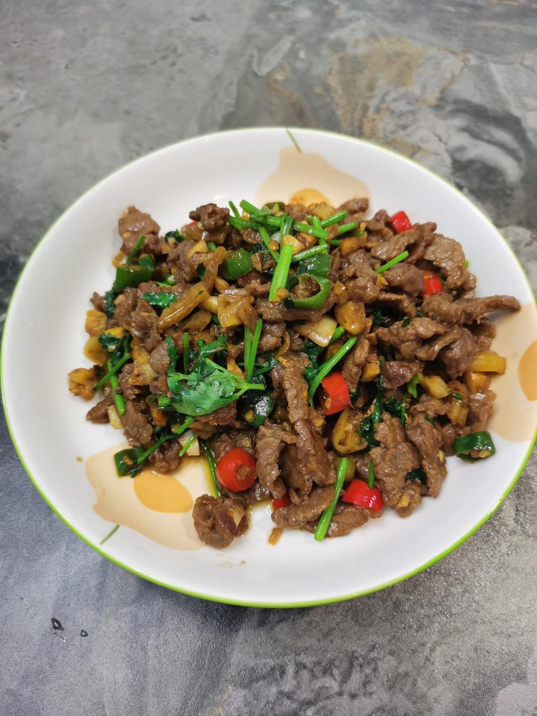 小炒黄牛肉，肉嫩味香！太好吃了简直是米饭杀手！