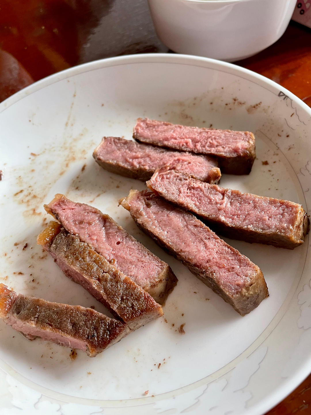 【巧思】完美熟度低温慢烤牛排（附酱汁做法）