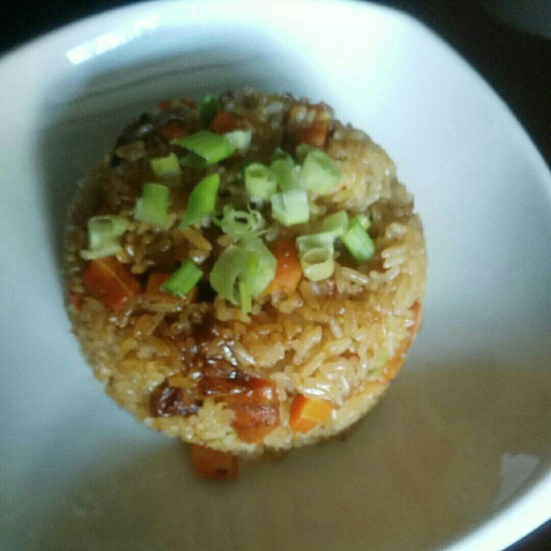 电饭锅焖饭征服了两个男人