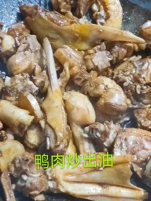 腐竹炒鸭肉的做法 步骤6