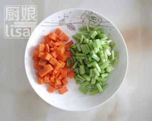 【芹菜胡萝卜拌花生】的做法 步骤1