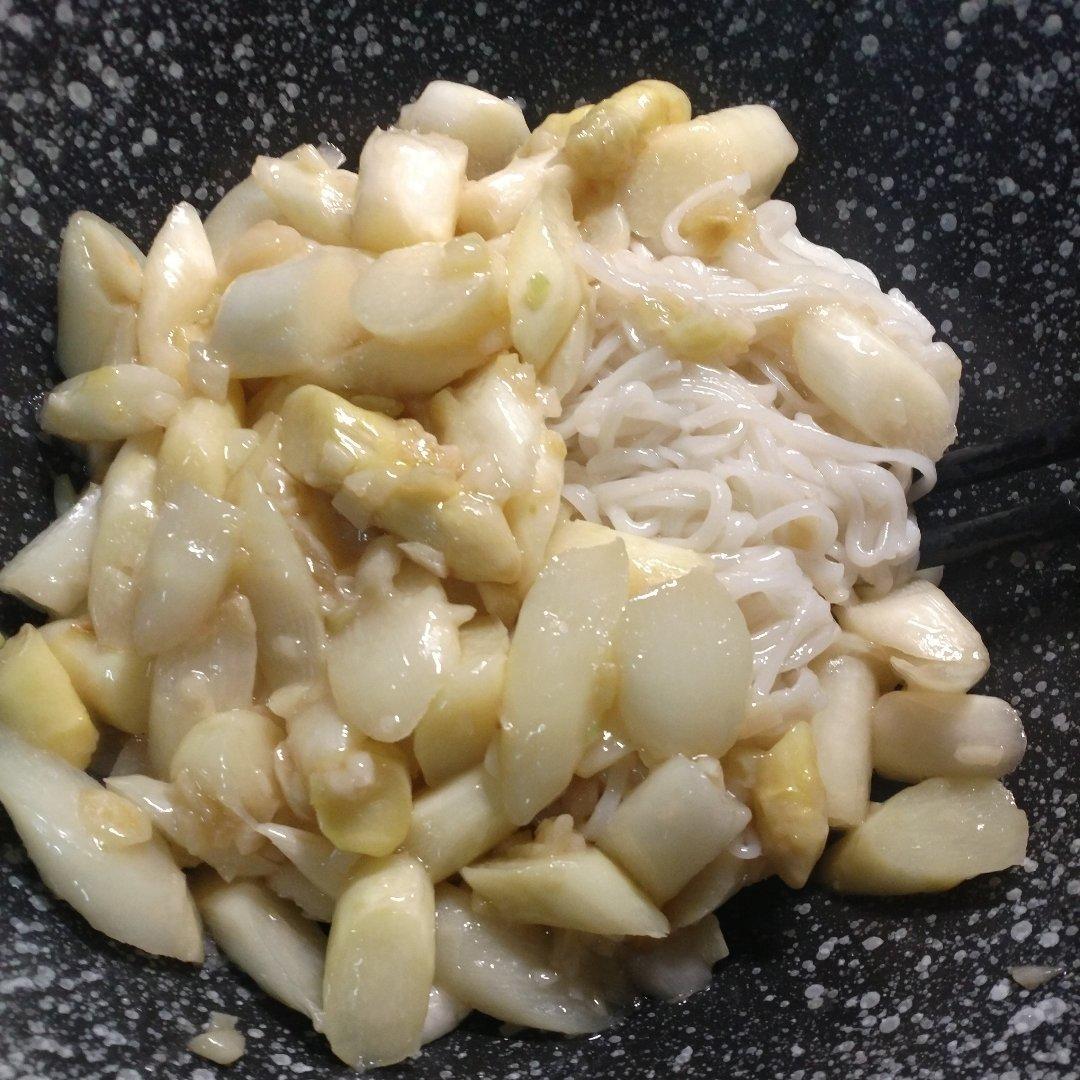 蒜蓉清炒白芦笋