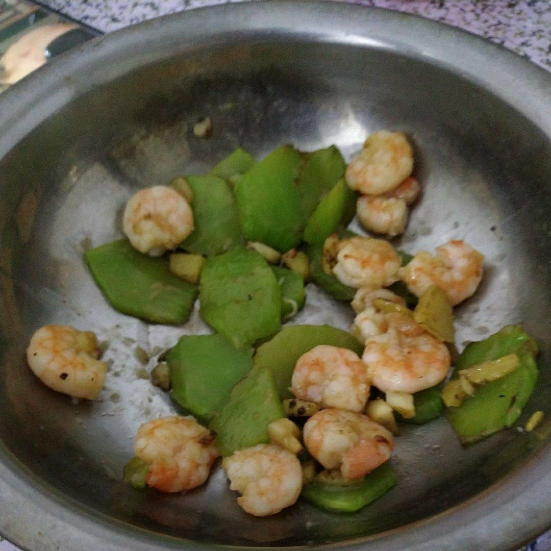 [孕妇食谱]莴笋炒虾仁