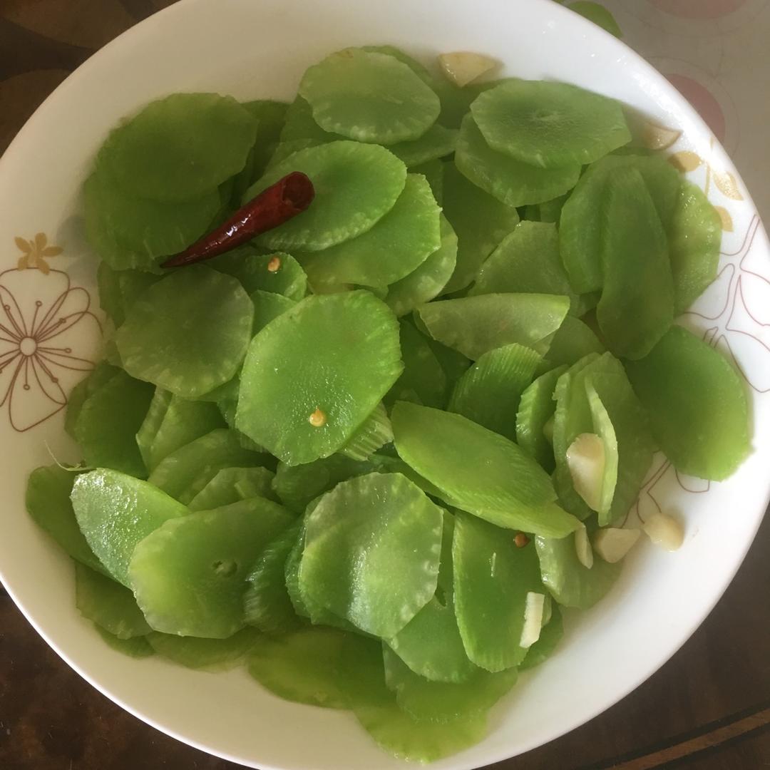清炒莴笋
