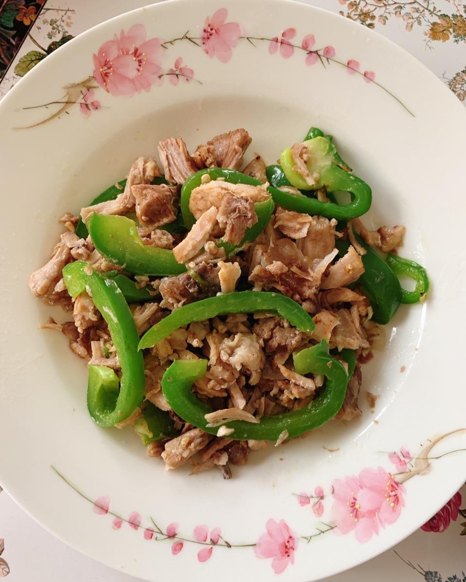 拆骨肉炒辣椒