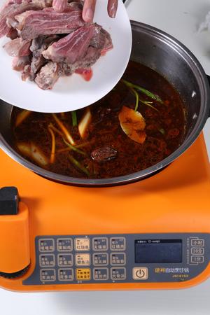 自动烹饪锅做眷村牛肉面的做法 步骤4