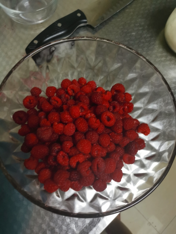 纯手工简易低糖树莓酱的做法 步骤2