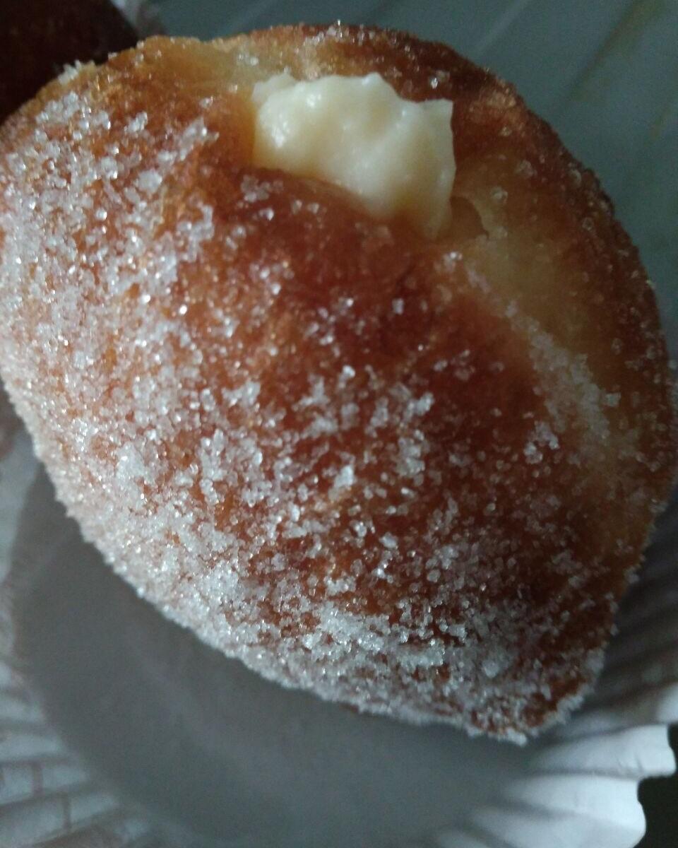 好吃到哭泣的甜甜圈VANILLA CREAM-FILLED DOUGHNUTS