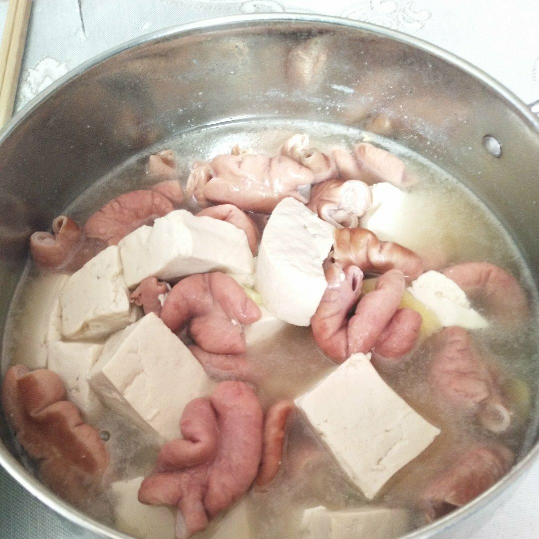 肥肠炖豆腐