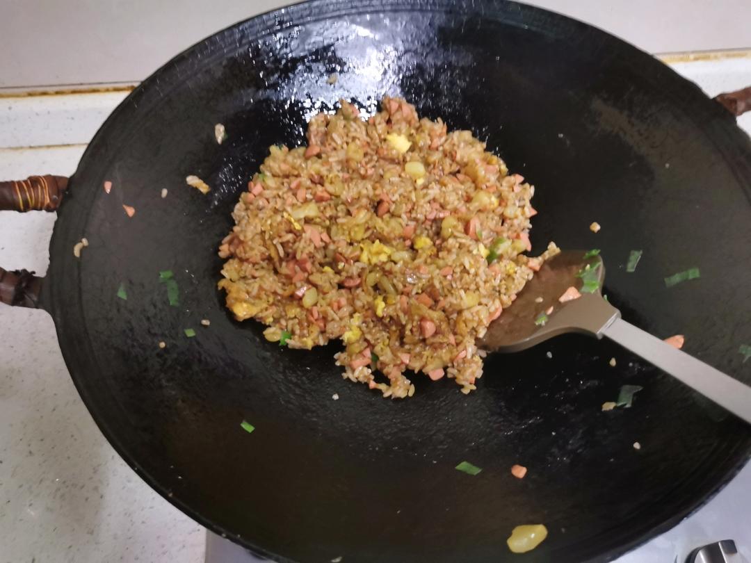 土豆的万能吃法😋土豆午餐肉炒饭～～