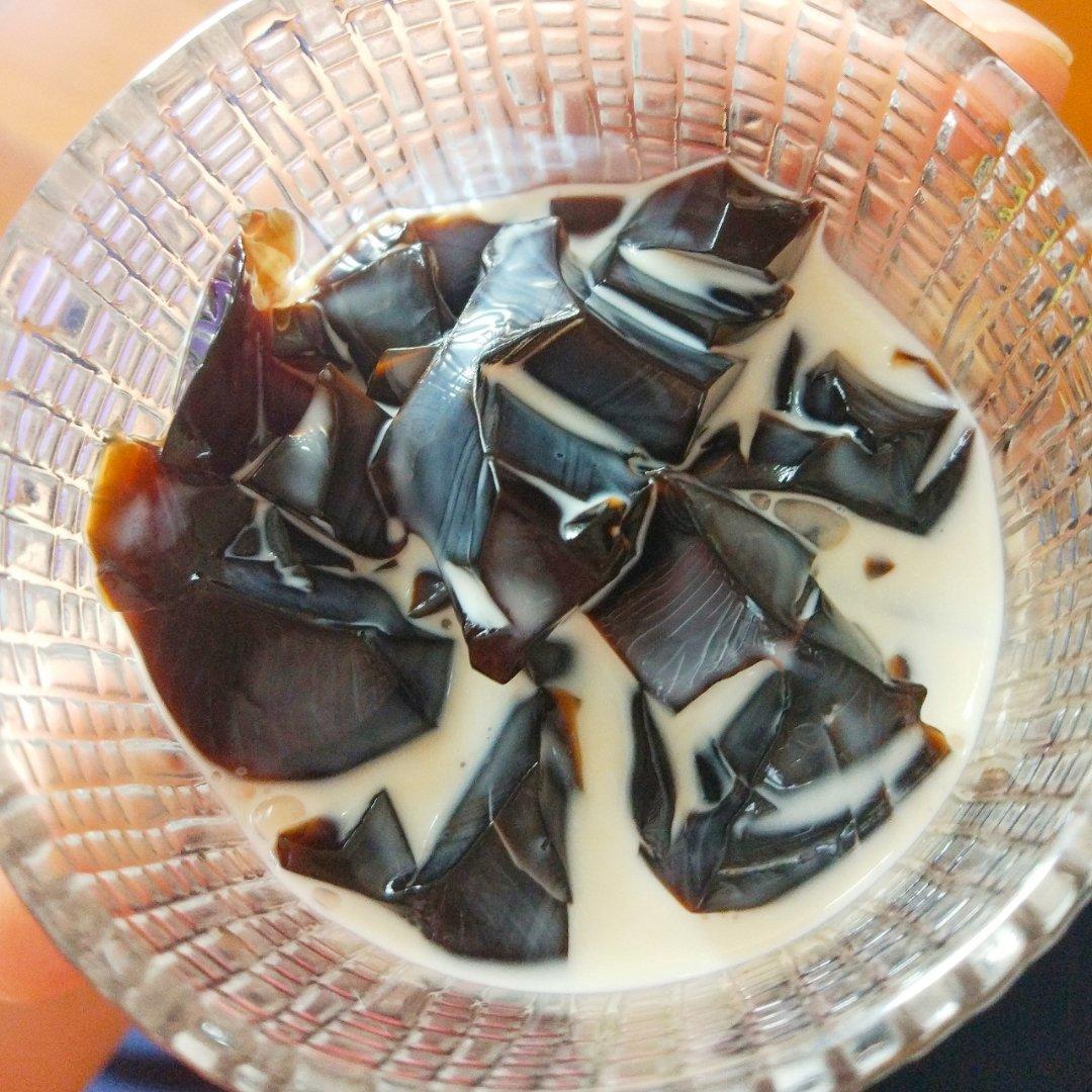 红豆牛奶龟苓膏