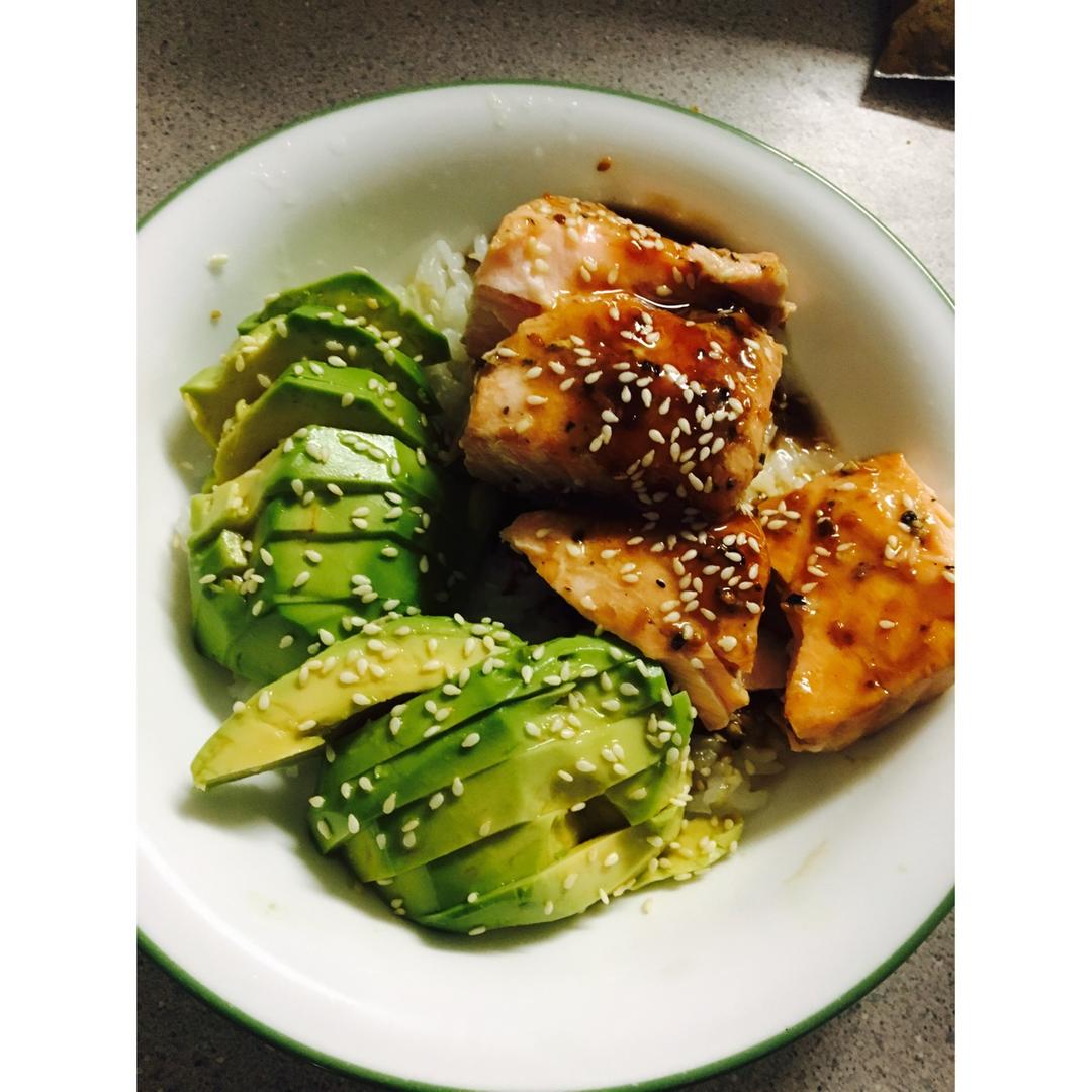 三文鱼牛油果拌饭
