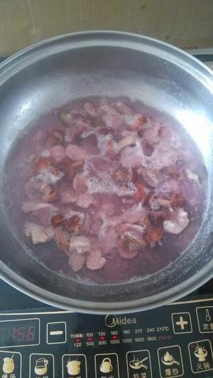 红菇瘦肉汤的做法 步骤5