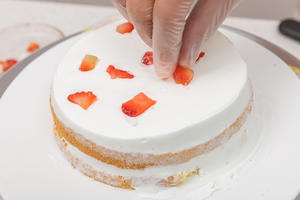 冰雪奇缘裱花蛋糕的做法 步骤2