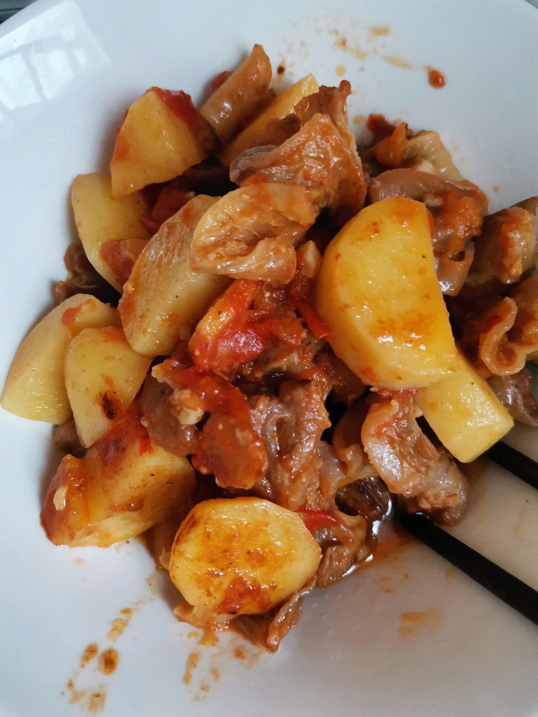 汤浓肉嫩的番茄牛腩，牛腩软烂秘法