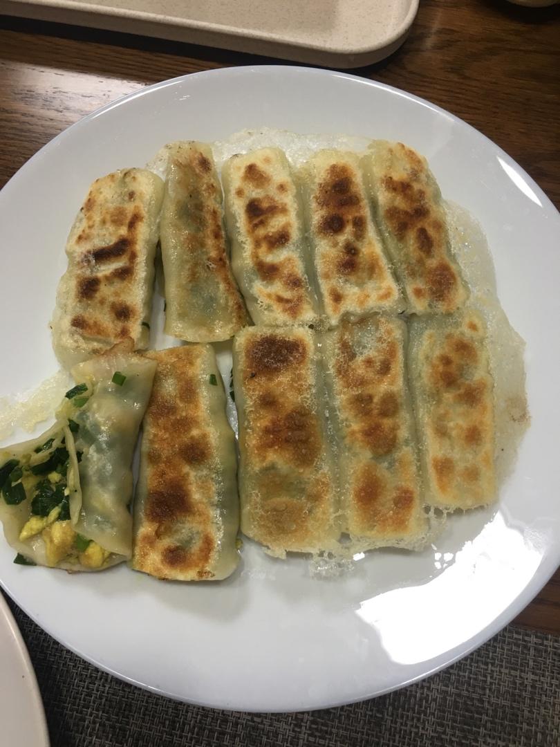 小牛妈2020做的三鲜锅贴