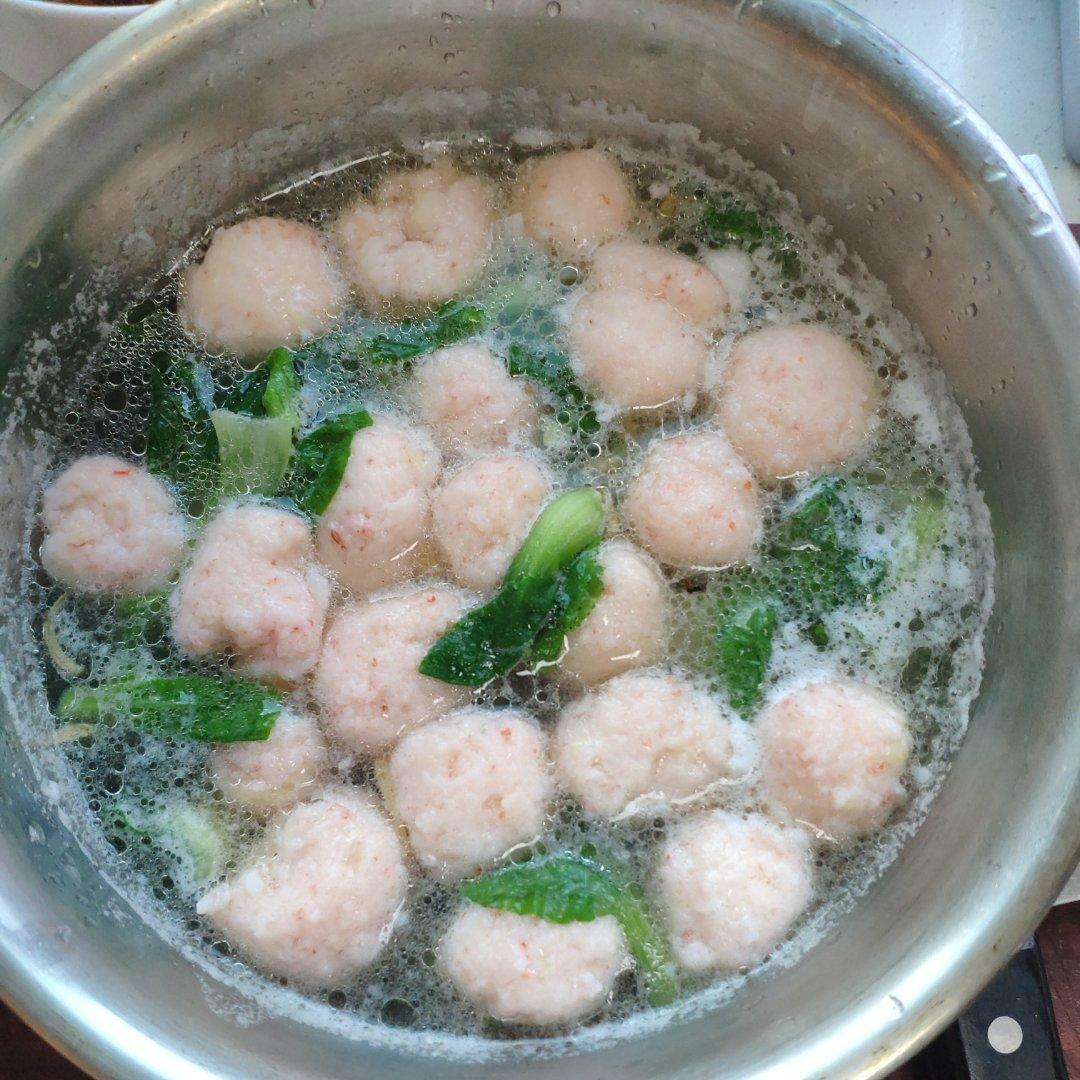 白菜虾丸汤-补肾补钙，低脂高蛋白，可做宝宝辅食