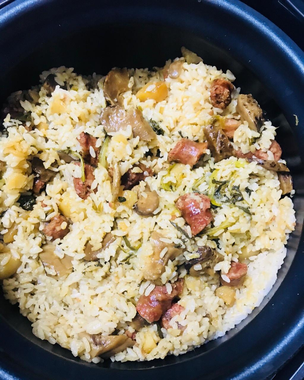 香菇腊肠土豆焖饭