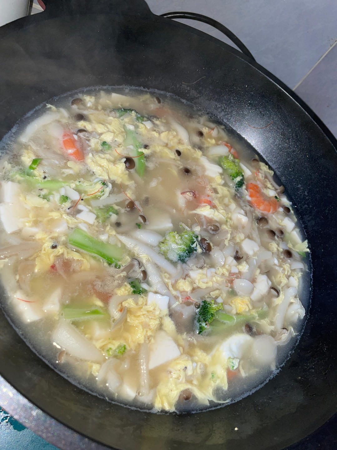豆腐鲜虾菇菌汤