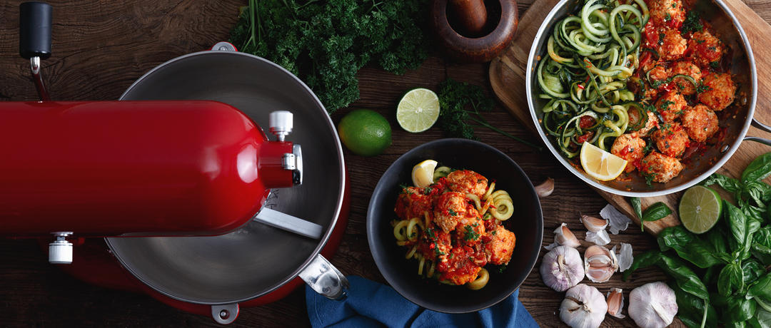 KitchenAid｜生酮食谱：鸡肉丸子配黄瓜意面的做法