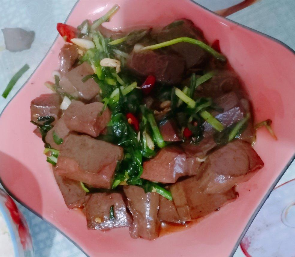 香辣韭菜炒鸭血