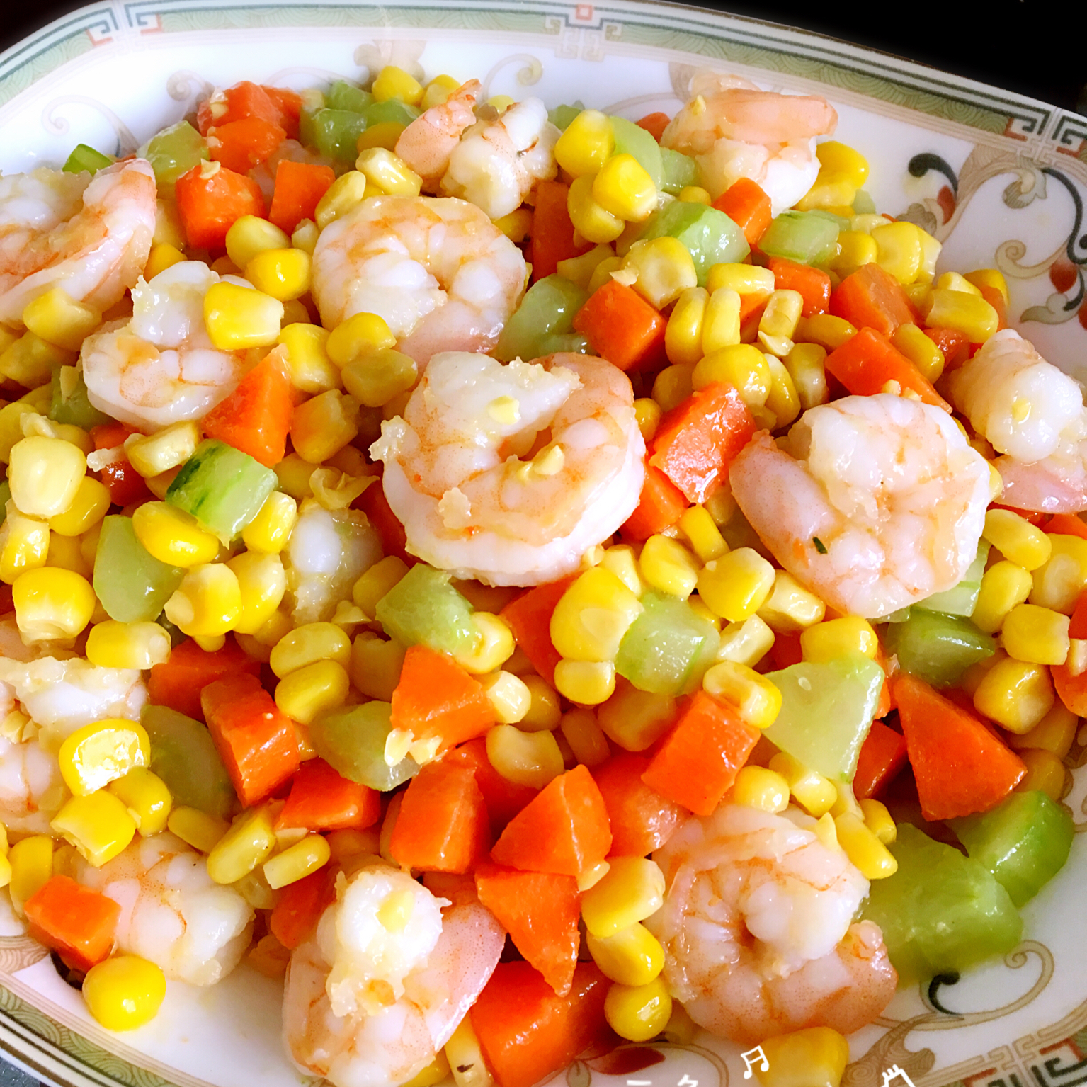 小一童鞋做的三色炒虾仁