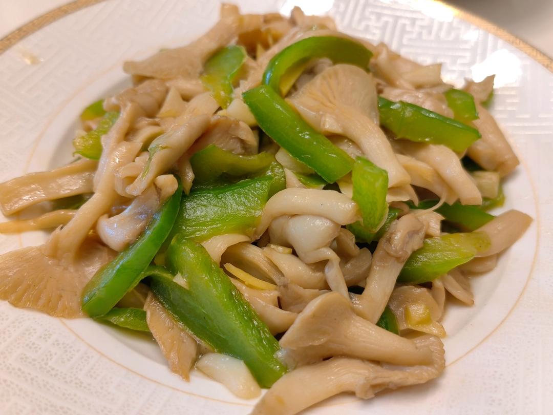 香辣好吃的炒平菇