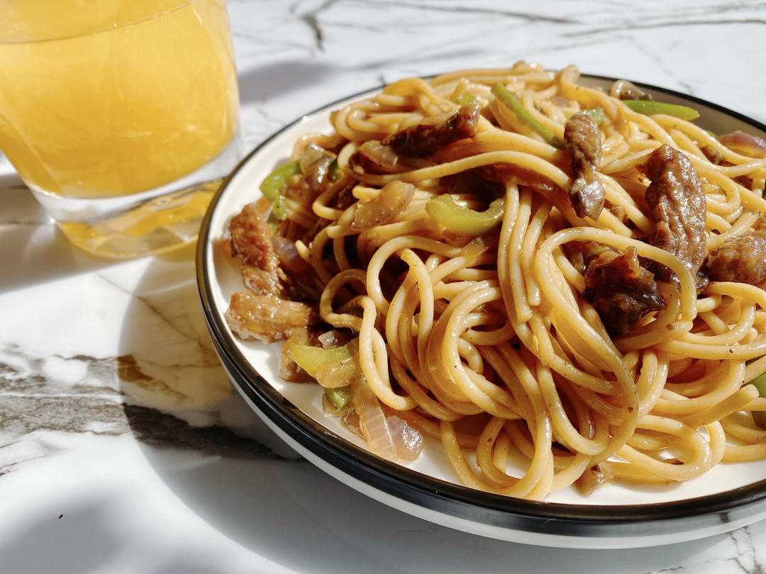 【黑椒牛肉意面】