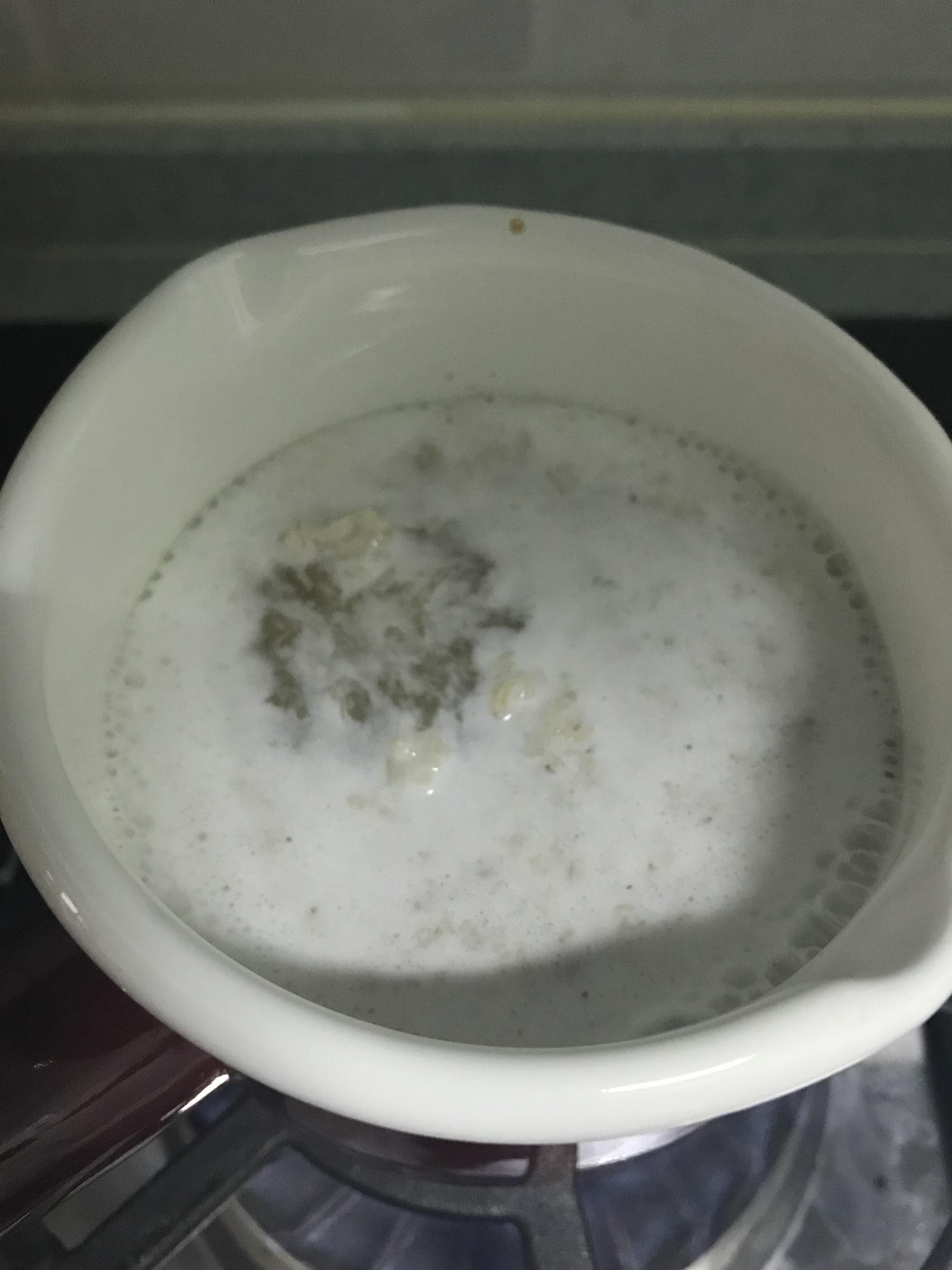 快手早餐——牛奶银耳麦片的做法 步骤3