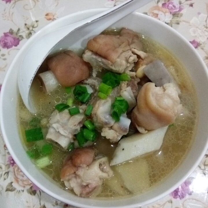 山药枸杞黄豆炖猪蹄