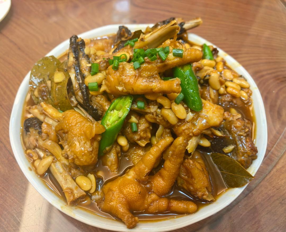 软糯又好吃的黄豆焖鸡爪