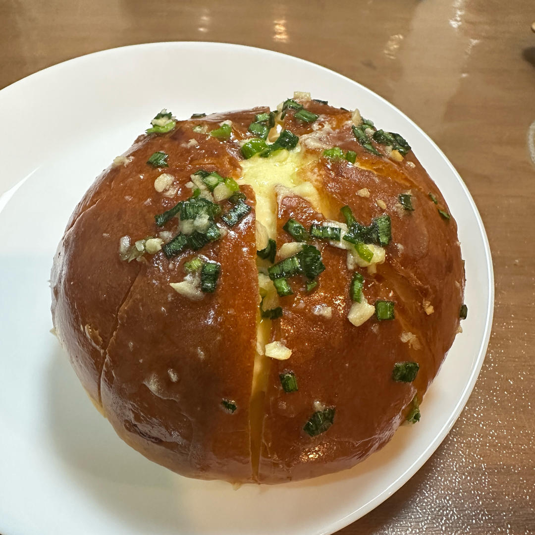 一款从韩国红到全世界的蒜香奶酪包
