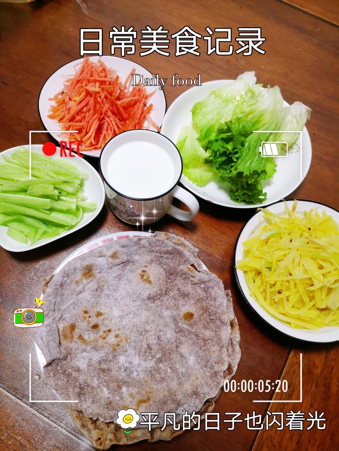 （我的减脂早餐49💕）黑全麦肉松卷饼