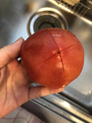 西红柿去皮方法的做法 步骤1