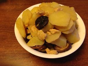 土豆香菇炖鸡块的做法 步骤6