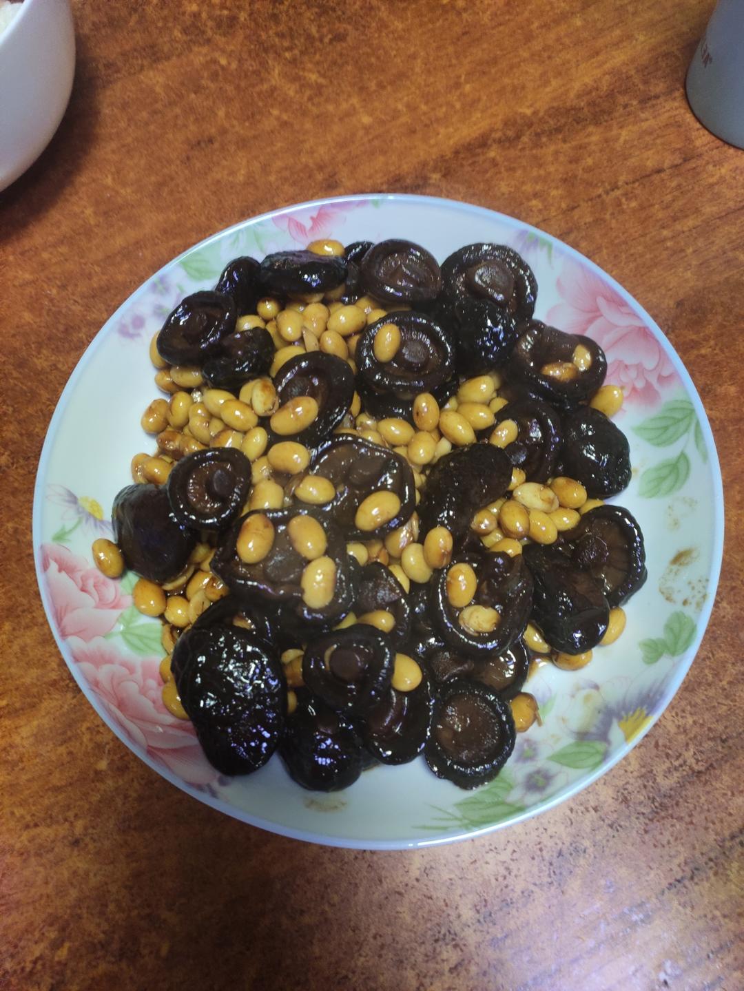 比肉还好吃的干香菇炖黄豆