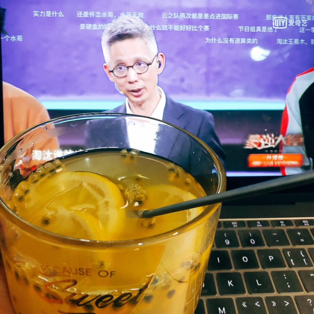 柠檬百香果蜂蜜饮